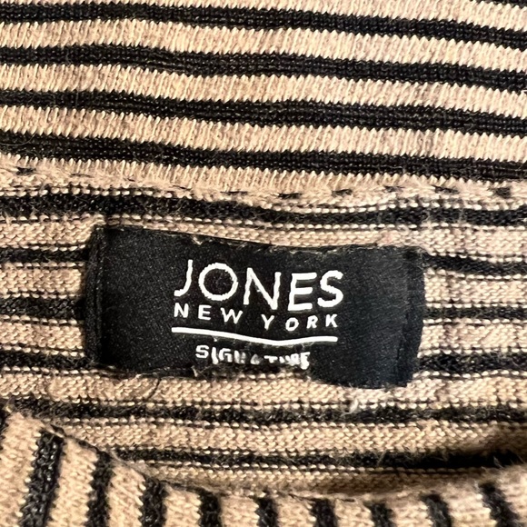 Striped Black and Grey shortsleeved JONES New York top - Picture 3 of 4